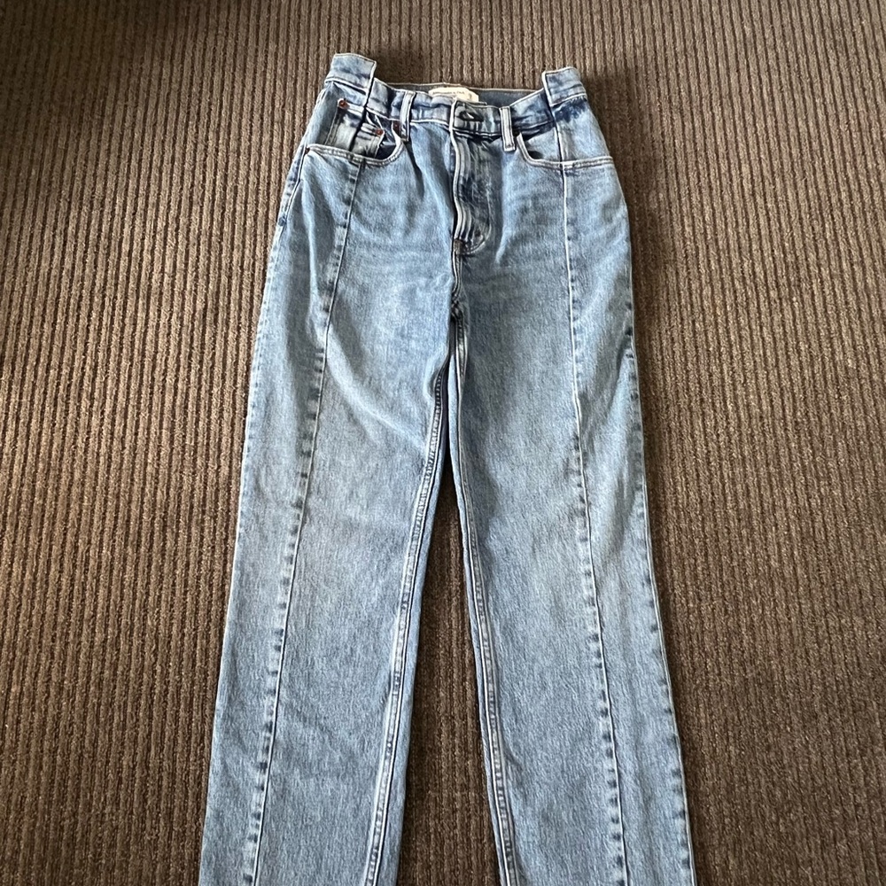 Abercrombie 90’s Straight Ultra High Rise Jeans